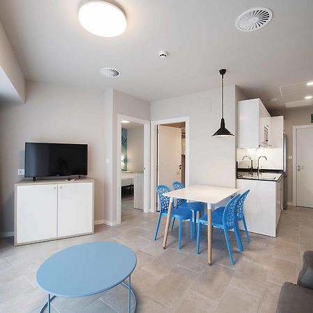Apartamentos Divan Vitoria-Gasteiz Bagian luar foto