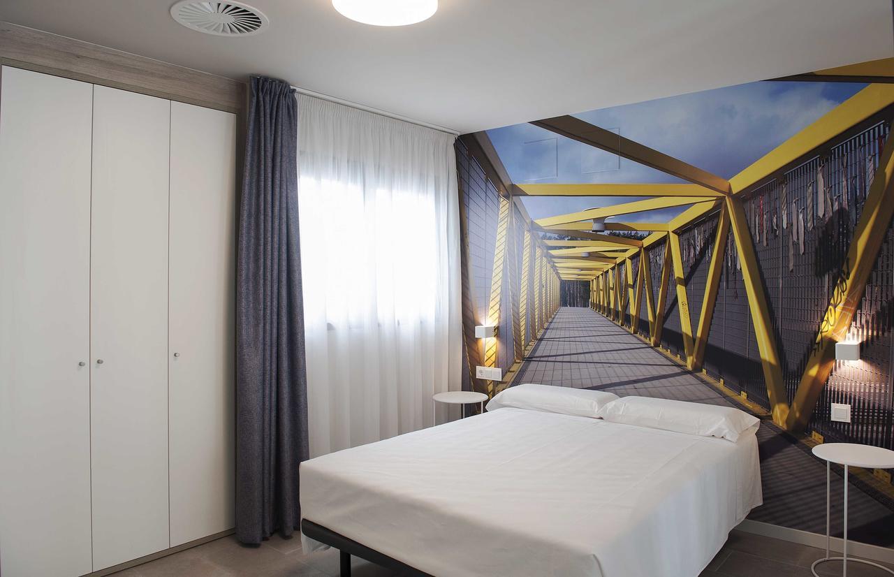 Apartamentos Divan Vitoria-Gasteiz Bagian luar foto
