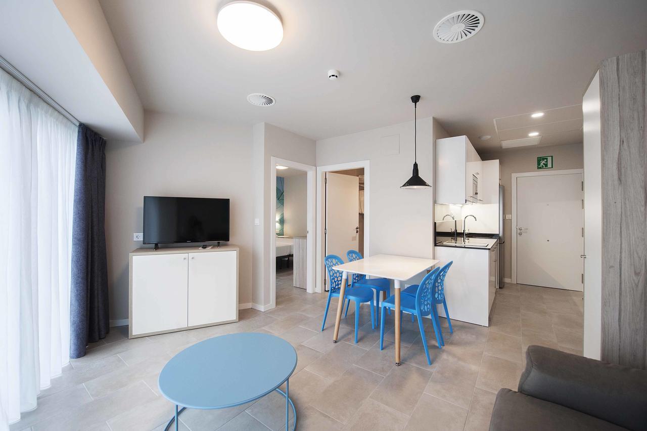 Apartamentos Divan Vitoria-Gasteiz Bagian luar foto