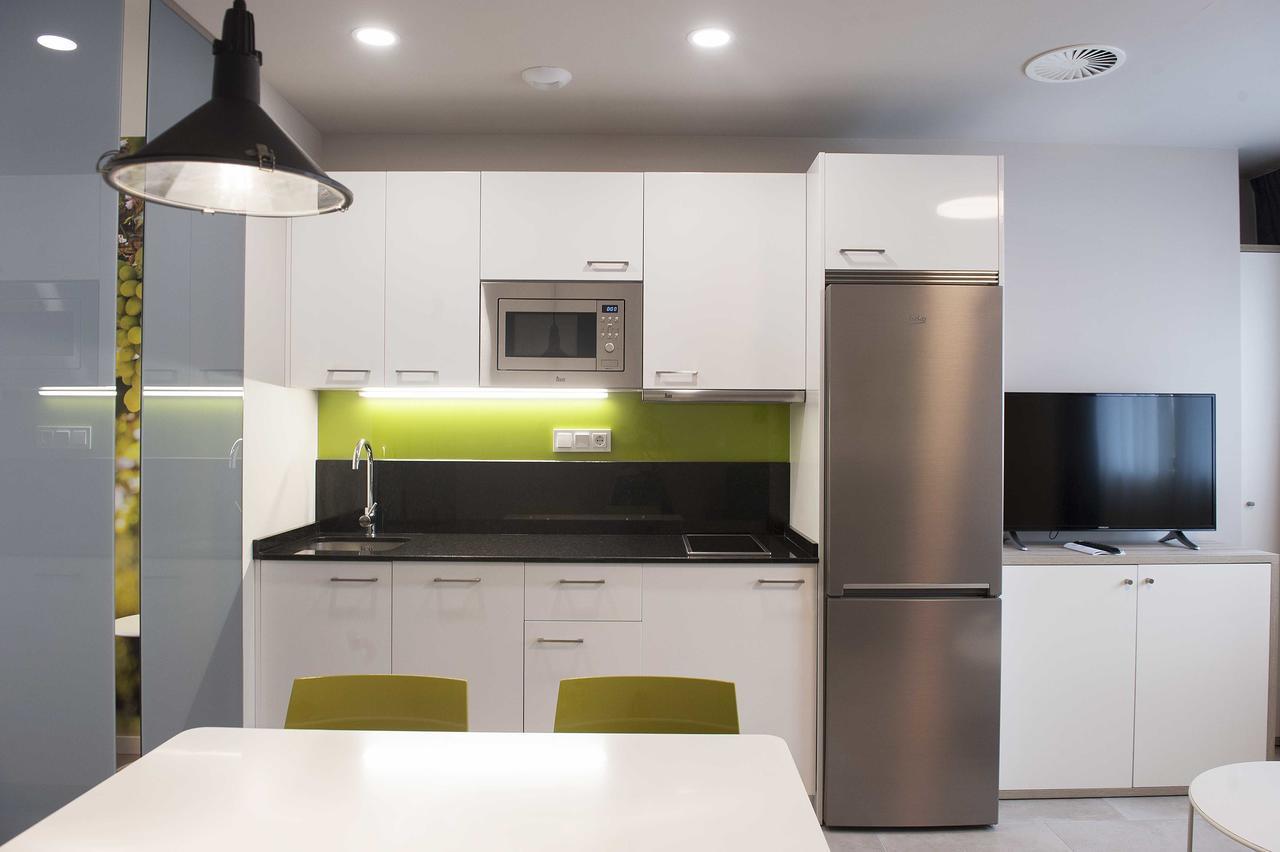 Apartamentos Divan Vitoria-Gasteiz Bagian luar foto