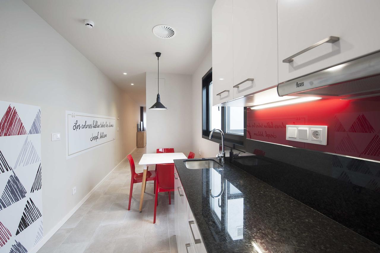 Apartamentos Divan Vitoria-Gasteiz Bagian luar foto