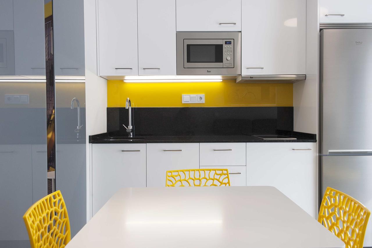 Apartamentos Divan Vitoria-Gasteiz Bagian luar foto