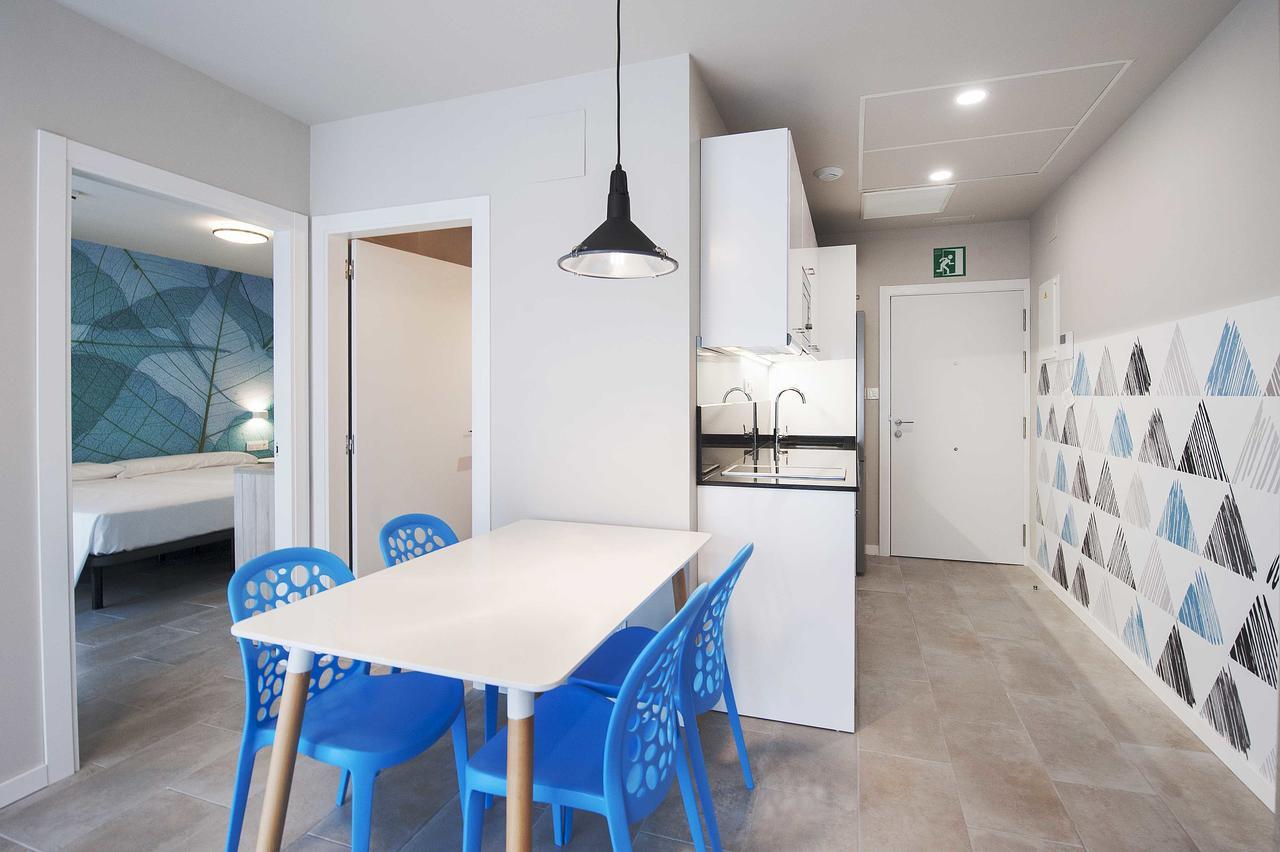 Apartamentos Divan Vitoria-Gasteiz Bagian luar foto