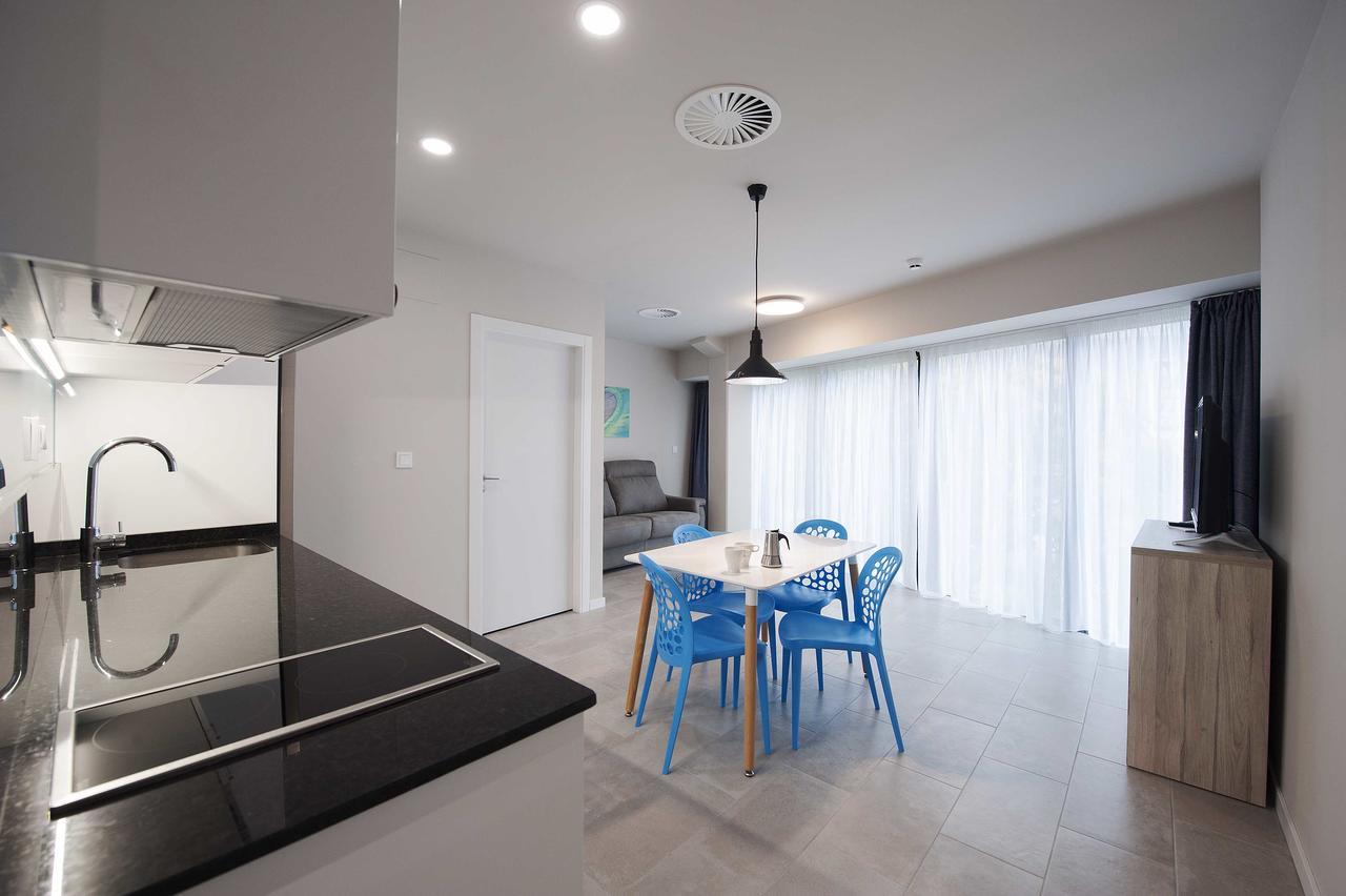 Apartamentos Divan Vitoria-Gasteiz Bagian luar foto