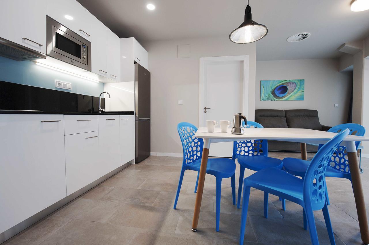 Apartamentos Divan Vitoria-Gasteiz Bagian luar foto