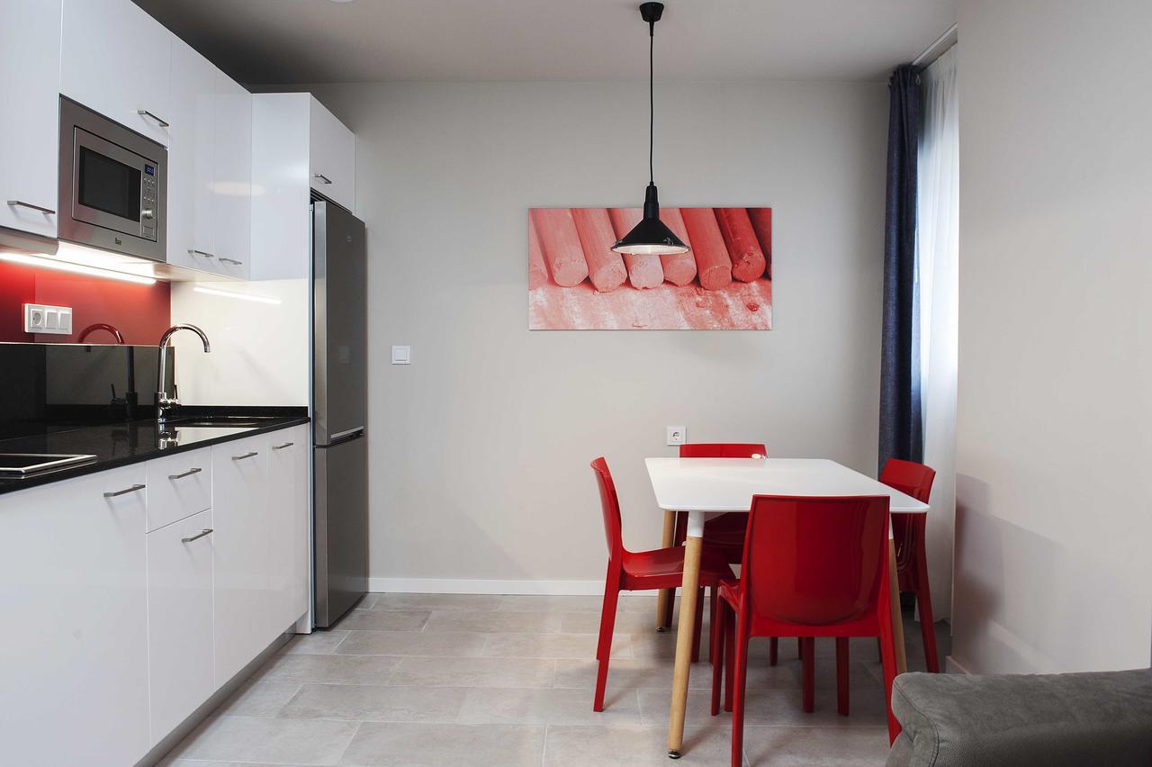 Apartamentos Divan Vitoria-Gasteiz Bagian luar foto