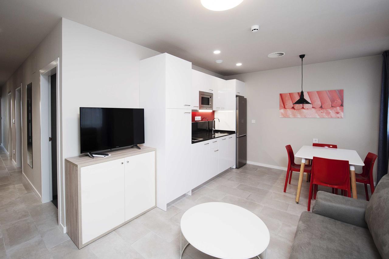 Apartamentos Divan Vitoria-Gasteiz Bagian luar foto