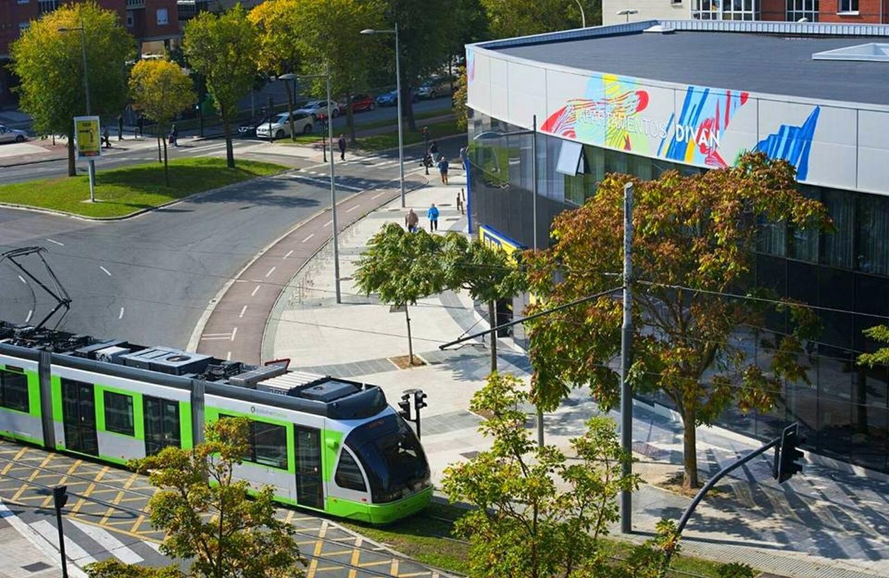 Apartamentos Divan Vitoria-Gasteiz Bagian luar foto